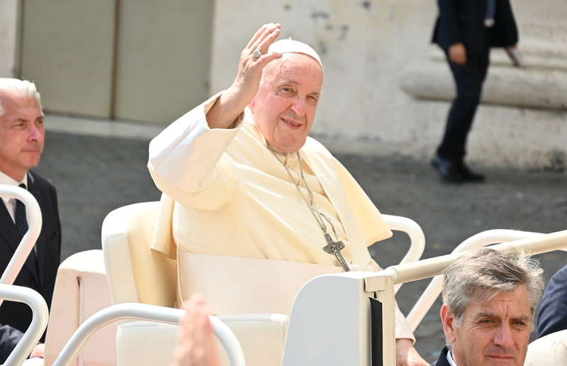 Im apostolischen Schreiben 'Laudate Deum' zum Weltklima setzt Papst Franziskus die Enzyklika 'Laudato si' von 2015 fort