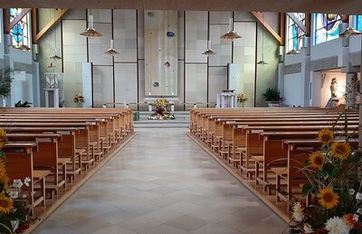 Nach einem Architektenwettbewerb 1982 entschloss man sich den Bau einer schlichten Kirche mit klaren Linien in der Pfarre Graz-Liebenau, St. Paul zu realisieren.