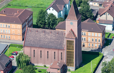 Die Kirche wurde von 1949 bis 1954 nach den Plänen der Architekten Karl Lebwohl und Kurt Weber-Mzell erbaut.