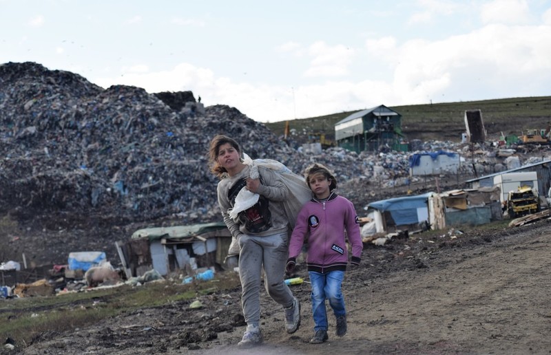 Auf der Müllhalde Pata Rat leben rund 1.200 Menschen unter unvorstellbaren Bedingungen.