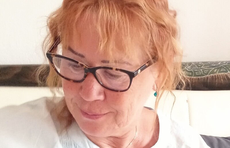 Privat Maria Etheridge hat eine ehrenamtliche Tätigkeit gefunden, die ihr viel Freude bereitet.