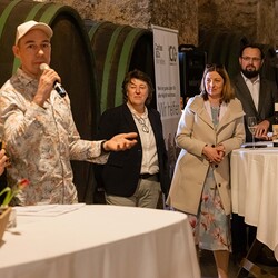 Bischöfliches Weingut in Seggau stiftet Jubiläumswein anlässlich 100 Jahre Caritas.