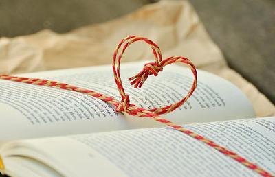 Liebe und Sexualität ist überall präsent, doch haben junge Menschen kaum eine Möglichkeit darüber zu sprechen. 