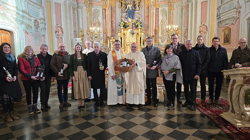 Frauenberg bei Leibnitz / Krautwaschl Einige Weinbauern und -bäuerinnen sowie Vertreter des öffentlichen Lebens nach der Weinsegnung in der Wallfahrtskirche