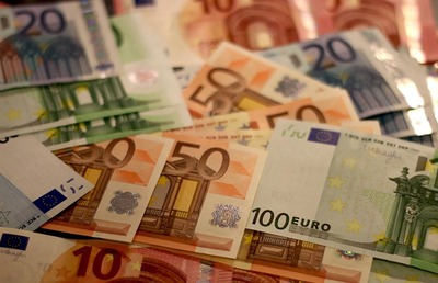Der Betrag für die steuerliche Absetzbarkeit des Kirchenbeitrags wurde auf 600€ angehoben.