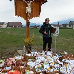 Pfarre Kobenz beim neuen Wegkreuz 'Weizenfeldwegkreuz'