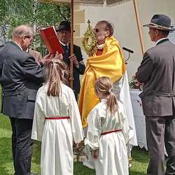 Pfarre Kobenz, Vorplatz der Filialkirche Hl. Koloman in Raßnitz mit anschl. Agape