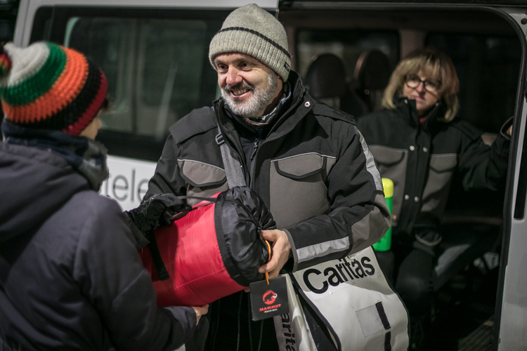 Tim Ertl Besondere Sorge um Obdachlose im Winter - Freiwillige helfen über das Kältetelefon.