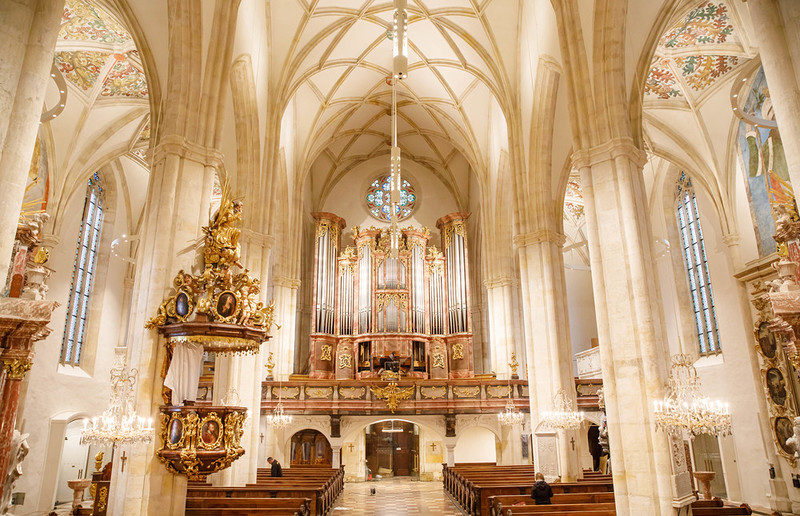 SONNTAGSBLATT, Gerd Neuhold Im neuen Licht: der Grazer Dom nach der Innenrenovierung