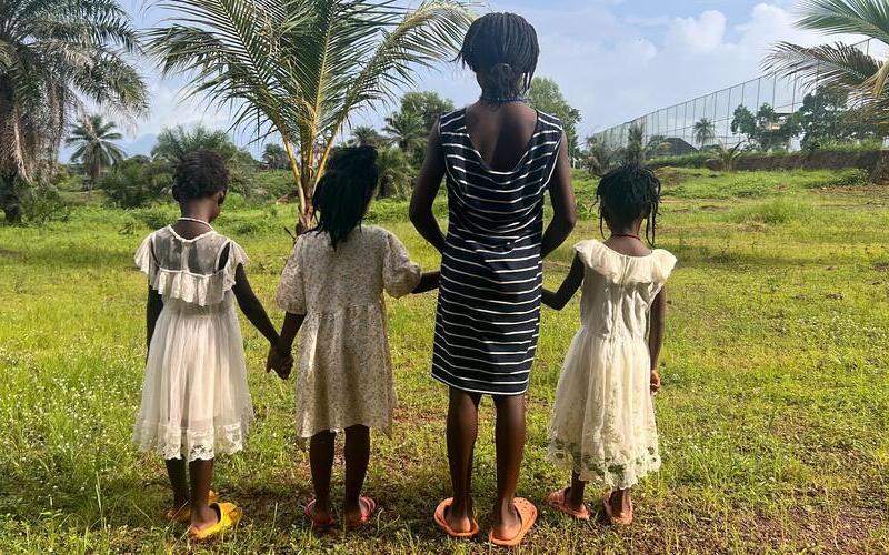 Jugend Eine Welt In Sierra Leone wurden diese vier Mädchen erst vor wenigen Wochen Opfer von Menschenhandel. Dank eines Hinweises aus der Bevölkerung konnten die Mädchen befreit werden und ins Kinderschutzzentrum Don Bosco Fambul gebracht werden.