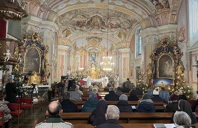 Diözesanbischof Wilhelm Krautwaschl bei der Johannesweinsegnung in der Wallfahrtskirche Frauenberg.