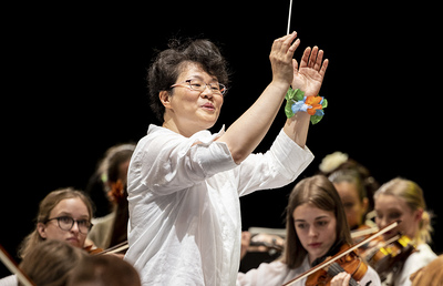 Das Styriarte Youth Orchestra und Dirigentin Mei-Ann Chen entfachen am 14. Juli mit Beethovens 3. Symphonie ein Feuer.