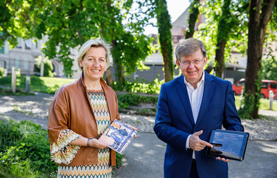 Kuratoriumsvorsitzende Kristina Edlinger-Ploder und Caritasdirektor Herbert Beiglböck präsentieren den Caritas-Jahresbericht 2020