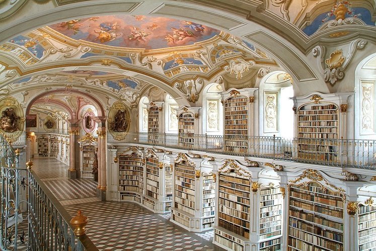 Stift Admont Die weltberühmte Stiftsbibliothek kann man auch in diesem Sommer wieder bei Nacht erkunden.