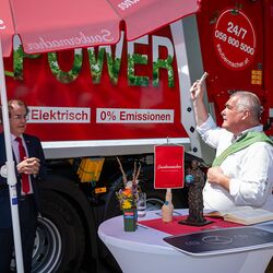 Segnung E-LKW der Firma Saubermacher Kapfenberg durch Diakon Martin Fladl