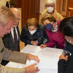 'Die vier Evangelien' - handgeschrieben von Gläubigen aus der Pfarre Mariahilf, konnten im Rahmen einer multimedialen Ausstellung besichtigt werden.