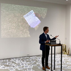 Er?ffnung des Spiegelgitterhauses Gleisdorf (Sammlung Wolf) durch B?rgermeister Christoph Stark, Landeshauptmann Christopher Drexler und Di?zesanbischof Wilhelm Krautwaschl.Laudatio: Walter Pr?gger,Einf?hrung in die Ausstellung 'WENDEZEITEN/ZEITENW