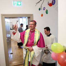 Festmesse und Segnung des neu renovierten Pfarrhofes in Dobl mit Weihbischof Johannes Freitag.