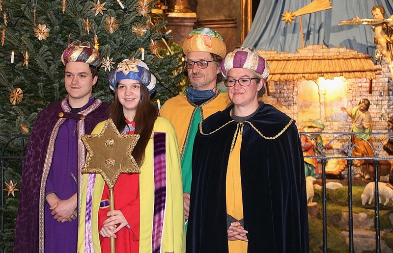 Ein herzliches Vergelt's Gott an Familie Starman fürs Mitmachen! / Foto: Christa Wiener-Pucher Die Sternsinger kommen heuer per Videobotschaft zu Ihnen