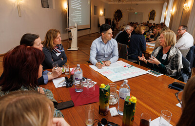 Im Barocksaal wurde angeregt unter anderem über digitale Inklusion im Alter diskutiert.