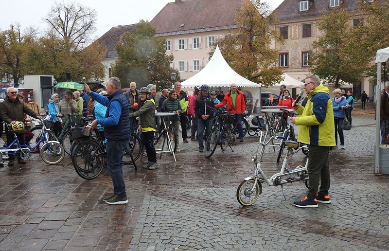 Pfarre Fürstenfeld Fahrradsegnung der Fürstenfelder 'Alltagsradler'. Sie fahren kurze Strecken gezielt mit dem Rad statt mit dem Auto.