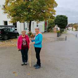 Begleitet auf ihrem Weg von Roswitha Riegler und Eva Hohenwarter...