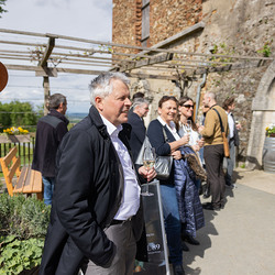 Bischöfliches Weingut in Seggau stiftet Jubiläumswein anlässlich 100 Jahre Caritas.