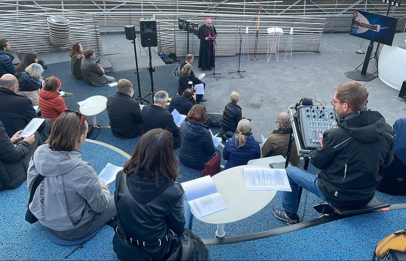 MItten auf der Mur stand das Evangelium von Jesus am Boot im Sturm im Mittelpunkt.