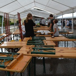Festende mit Regen