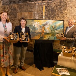 Bischöfliches Weingut in Seggau stiftet Jubiläumswein anlässlich 100 Jahre Caritas.