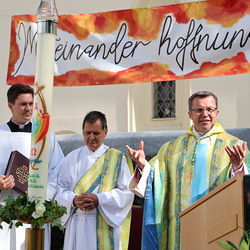 Festmesse und Segnung des neu renovierten Pfarrhofes in Dobl mit Weihbischof Johannes Freitag.