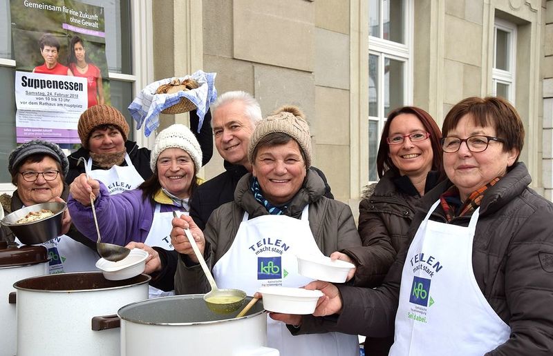 In der ganzen Steiermark kochen wieder Frauen der Katholischen Frauenbewegung Suppen gegen eine freiwillige Spende.