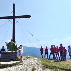 Die Bergmesse am Bremstein wurde mitgestaltet von der Ortsmusikkapelle und der Bergrettung Mautern.