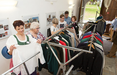 Der 3. Trachtenflohmart, organisiert vom Haus der Frauen, ermöglich es wieder nach Herzenslust zu stöbern und dabei besondere Stücke für sich zu finden. 