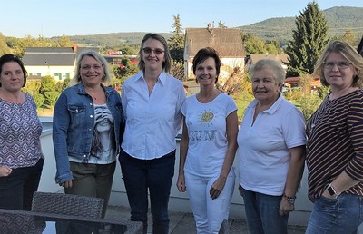 Haben die Ausbildung 'Aufsuchende Seelsorge' absolviert: Karoline Cziglar-Benko, Barbara Wonisch, Christine Hirschmann, Michaela Szlamar, Anna Eder, Projektleiterin Michaela Baumgartner (v.l.n.r., nicht am Foto Margarete Klobassa)