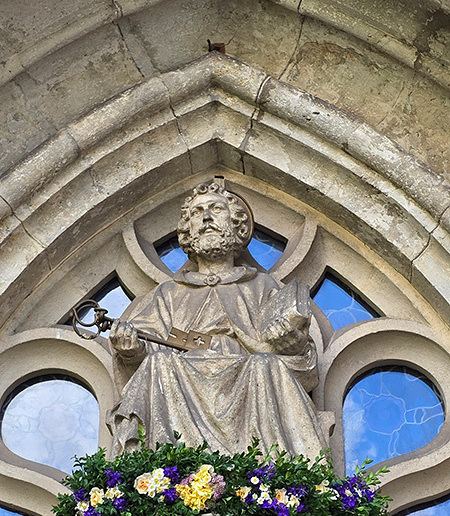 Hauptportal Pfarrkirche Aflenz / Krautwaschl Der hl. Apostel Petrus