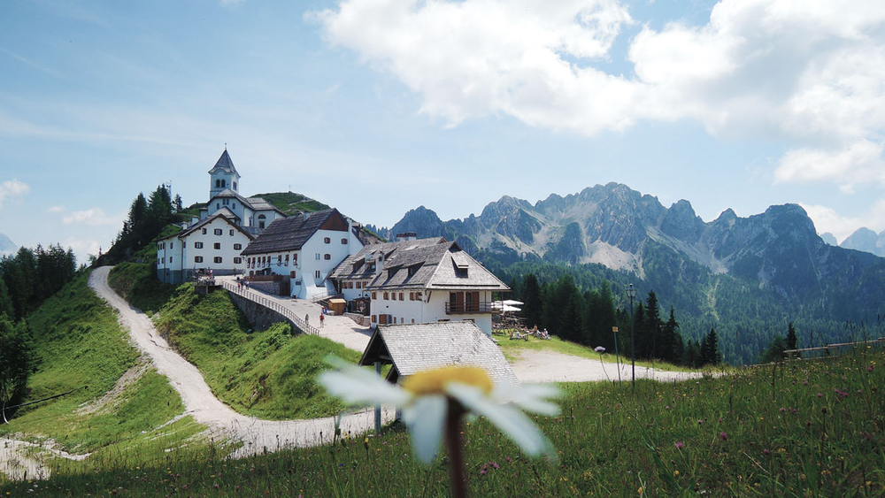 Foto: Karl-Heinz Kronawetter Beliebtes Pilgerziel: Monte Lussari