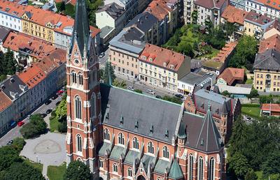 Die Pfarrkirche Graz-Herz Jesu bietet einen schönen Rahmen für das RAINBOWS Jubiläumsfest der jungen Stimmen.