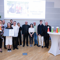 Gerd Neuhold, Sonntagsblatt