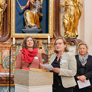 20+1 Jahre Förderverein, Eröffnung und Segnung der Segnungsgasse und des neuen Gebäudes (früheres Benediktinerinnenkloster), 10 Jahre 'Steirergwand aus 2. Hand'