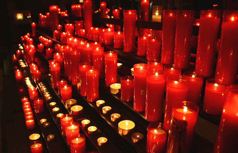 Kerzen bringen Licht ins Dunkel und Hoffnung ins Leben