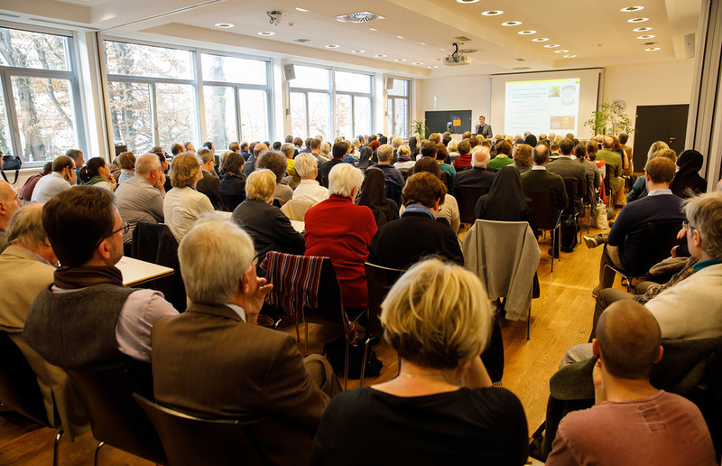 SONNTAGSBLATT, Gerd Neuhold Volles Haus beim Symposium zum geistigen Missbrauch