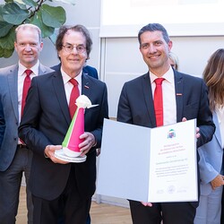 Gerd Neuhold, Sonntagsblatt