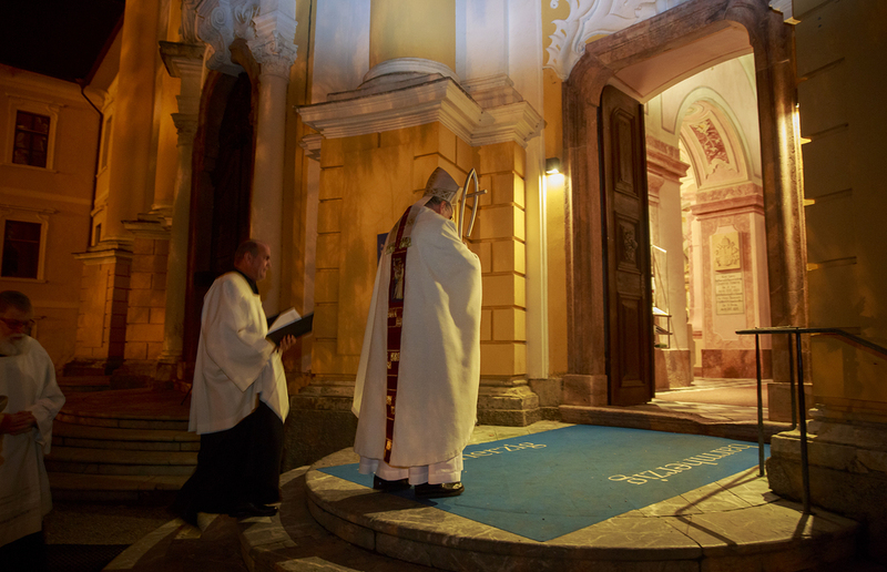 Sonntagsblatt, Gerd Neuhold Bekommt Bischof Wilhelm Unterstützung durch einen Weihbischof? Diese Entscheidung trifft der Vatikan.