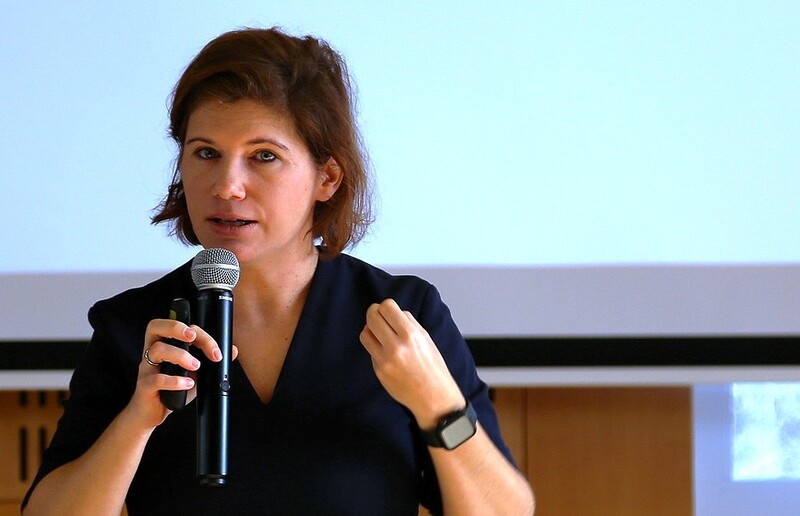Ingrid Brodnig ist Buchautorin ('Die digitale Verrohung') und Kolumnistin der Tageszeitung Standard. Sie hält Vorträge und Workshops zu digitalen Themen. 