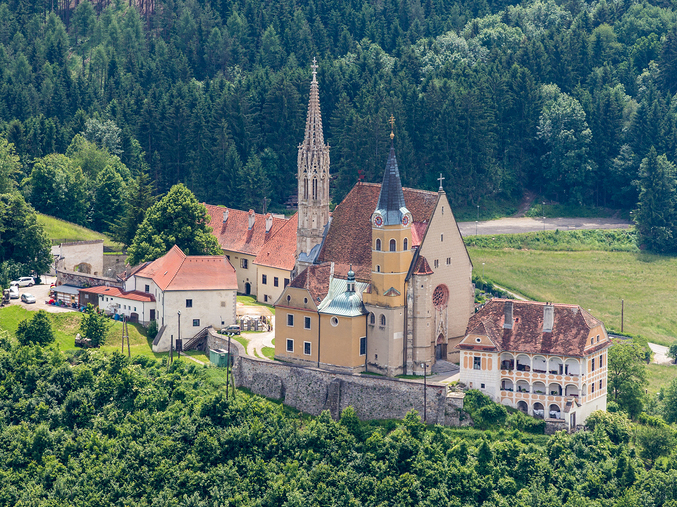 Harry Schiffer Photodesign, Harry Schiffer Die Wallfahrtskirche Maria Straßengel zählt zu den bedeutendsten Sakralbauten der Hochgotik in Österreich.