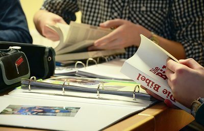Die Studierenden der Religionspädagogik werden in ihrer Ausbildung nicht nur die Bibel genau unter die Lupe nehmen.