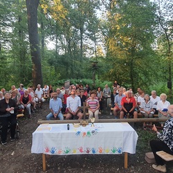 Im Raum Feldkirchen bei Graz gibt es in der Ferienzeit jeden Mittwoch um 19.00 Uhr einen Outdoor Gottesdienst.