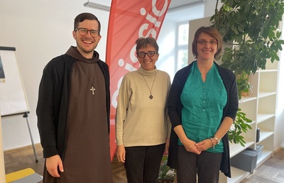 Missio in der Diözese Graz-Seckau: Pater Niklas Müller mit Missionarin Schwester Brigitta Raith und Referentin Christine Hirschmann.
