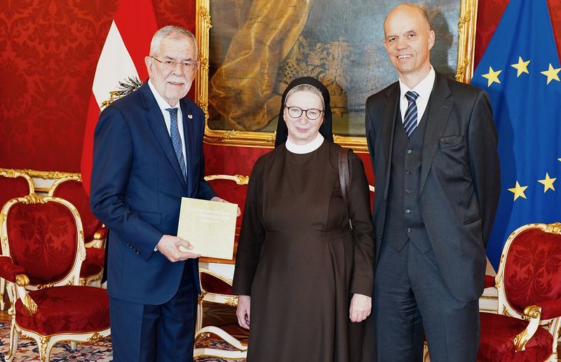 ÖOK Sr. Barbara Lehner und Direktor Christian Lagger bei Bundespräsident Alexander Van der Bellen